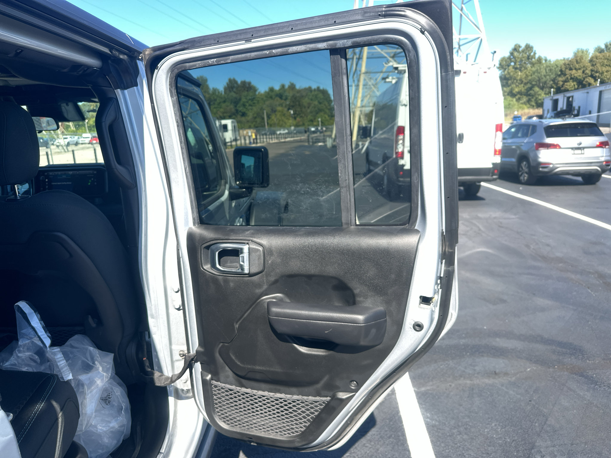 Used 2024 Jeep Wrangler Unlimited Rubicon 4xe w/ Convenience Group AWD/4WD image 18