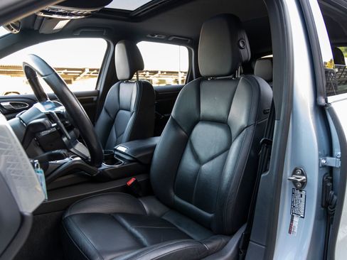 Used 2016 Porsche Cayenne image 5