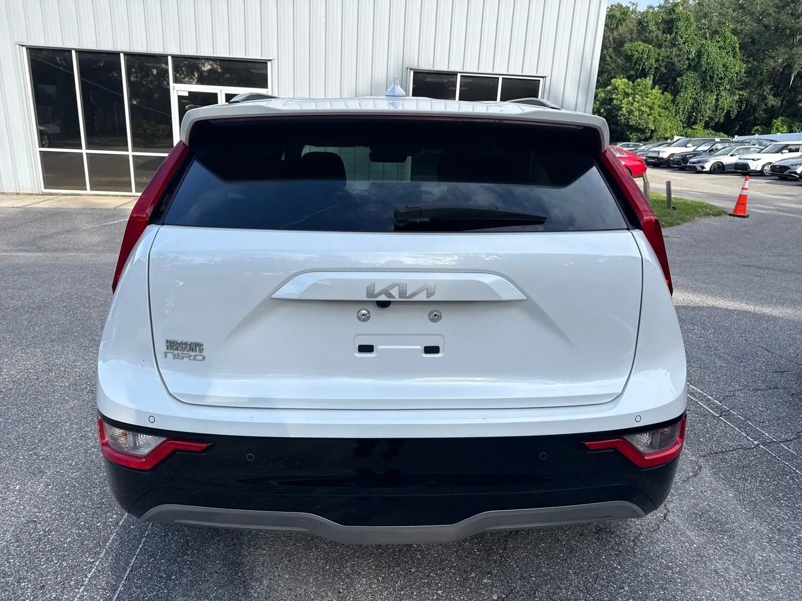 Used 2023 Kia Niro Wind w/ Wind Preserve Package FWD image 9