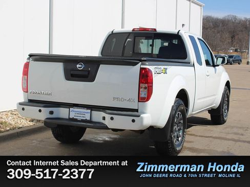 Used 2014 Nissan Frontier PRO-4X image 2