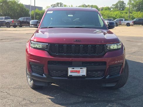 Used 2025 Jeep Grand Cherokee L Altitude image 4