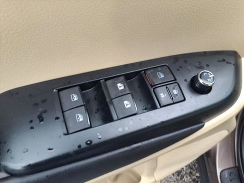 Used 2017 Toyota Highlander XLE image 23