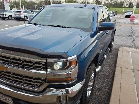 Used 2018 Chevrolet Silverado 1500 LT w/ Texas Edition image 7