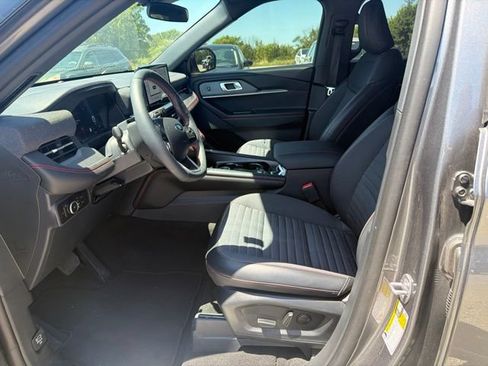 Used 2025 Ford Explorer ST-Line AWD/4WD image 14