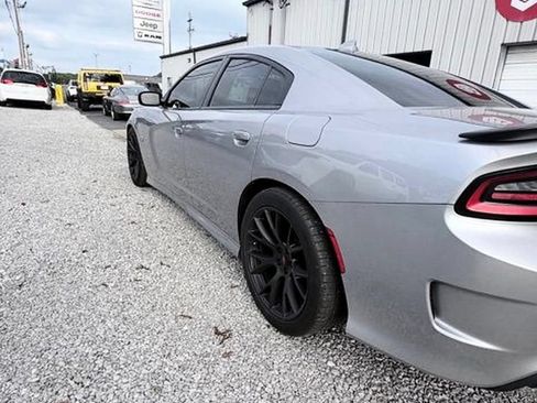 Used 2016 Dodge Charger R/T Scat Pack w/ Technology Group RWD image 5