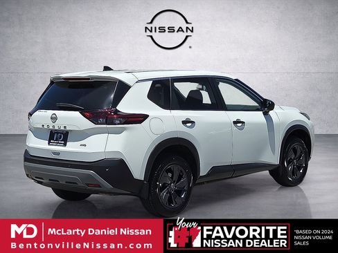 Used 2023 Nissan Rogue S AWD/4WD image 5