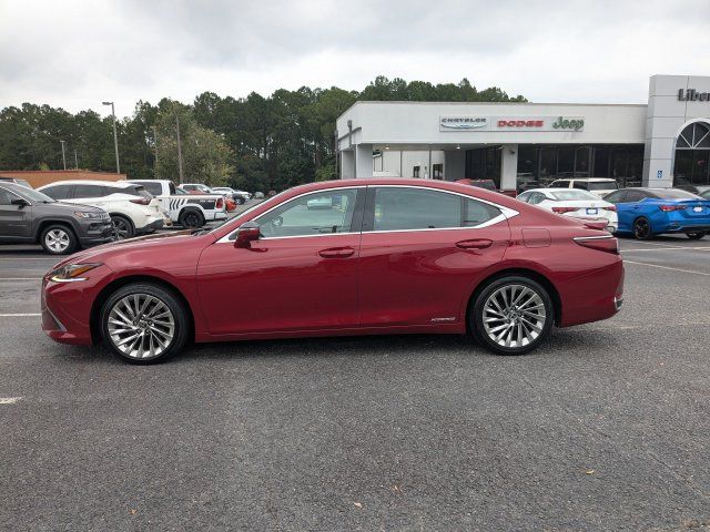 Used 2021 Lexus ES 300h Ultra Luxury w/ Accessory Package 2 FWD image 8