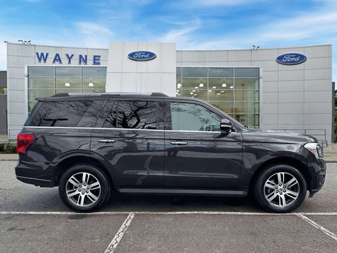 Certified 2024 Ford Expedition Limited image 7