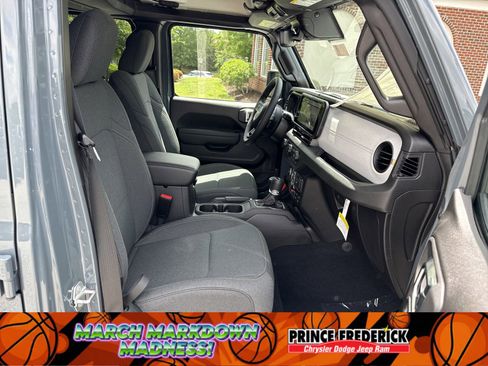 New 2025 Jeep Gladiator Willys image 16