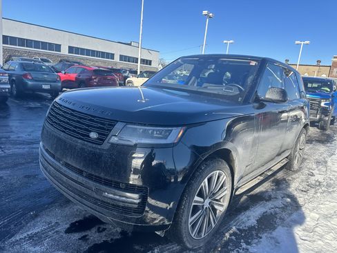 Used 2023 Land Rover Range Rover SE image 3