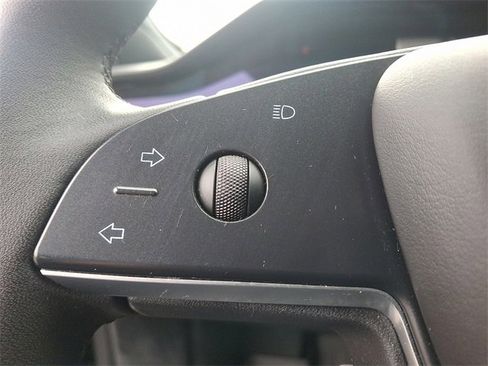 Used 2022 Tesla Model S Plaid image 21