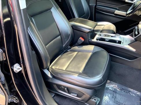 Used 2023 Ford Explorer XLT w/ Equipment Group 202A AWD/4WD image 30