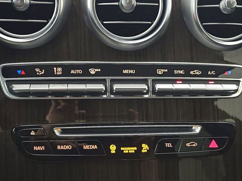 Used 2018 Mercedes-Benz GLC 300 4MATIC image 19