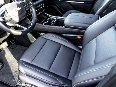 Used 2026 Chevrolet Traverse LT image 12