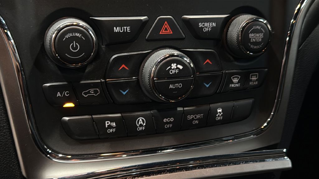 Used 2018 Jeep Grand Cherokee Laredo AWD/4WD image 33