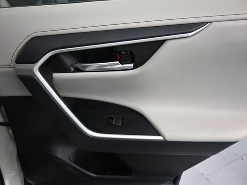 Used 2019 Toyota RAV4 Limited w/ Carpet Mat Package AWD/4WD image 36