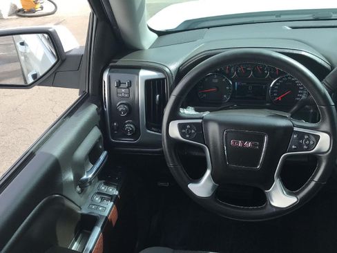 Used 2017 GMC Sierra 1500 SLE w/ SLE Value Package AWD/4WD image 4