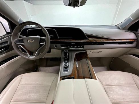 Used 2024 Cadillac Escalade Sport Platinum w/ LPO, ONYX Package AWD/4WD image 2