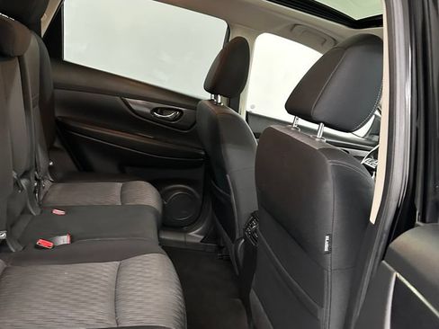 Used 2017 Nissan Rogue SV w/ Sun & Sound Touring Package AWD/4WD image 31