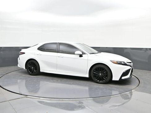 Used 2023 Toyota Camry SE image 17