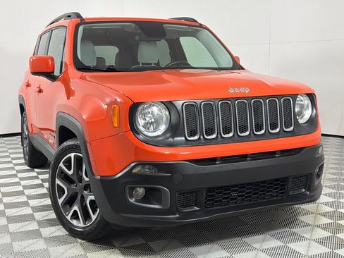 Used 2015 Jeep Renegade Latitude w/ Cold Weather Group image 2