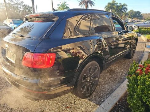 Used 2020 Bentley Bentayga image 2