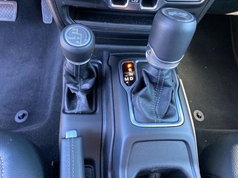 Used 2025 Jeep Wrangler Unlimited Sahara AWD/4WD image 12