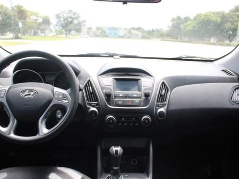 Used 2015 Hyundai Tucson GLS w/ Option Group 02 FWD image 12