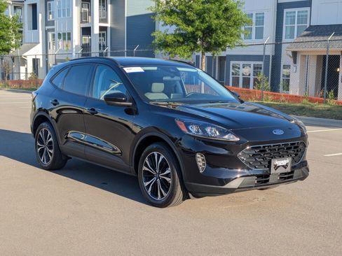 Certified 2022 Ford Escape SE w/ SE Sport Appearance Package AWD/4WD image 2