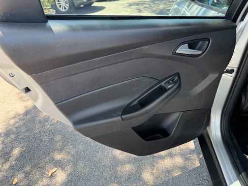Used 2014 Ford Focus SE w/ Equipment Group 201A FWD image 40