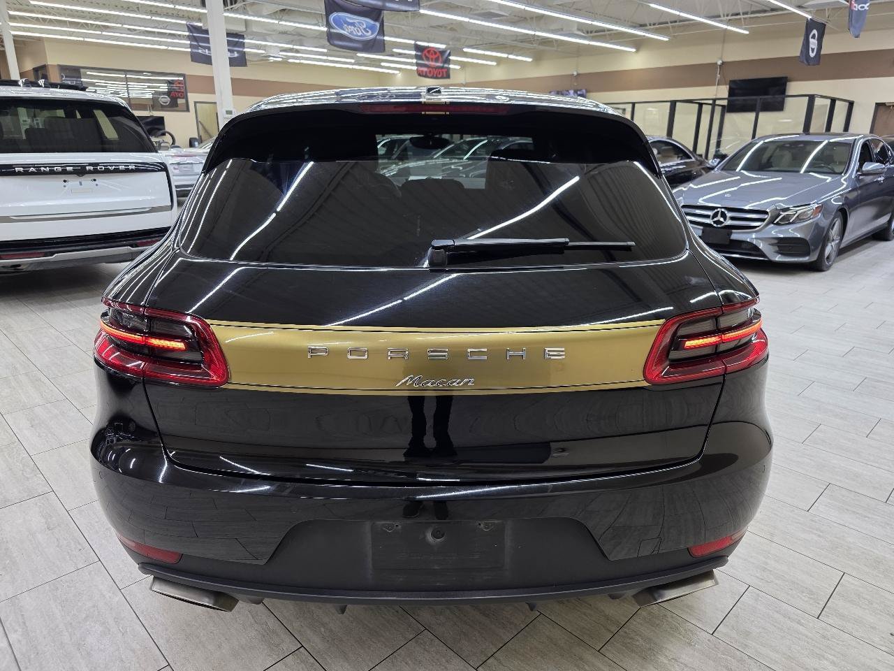 Used 2018 Porsche Macan AWD/4WD image 7