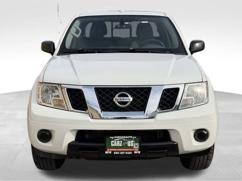 Used 2018 Nissan Frontier SV image 2