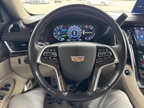 Used 2019 Cadillac Escalade Luxury AWD/4WD image 30