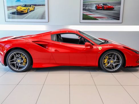 Certified 2022 Ferrari F8 Tributo RWD image 24