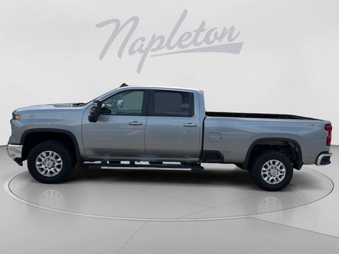 Used 2025 Chevrolet Silverado 3500 LT w/ Safety Package AWD/4WD image 2