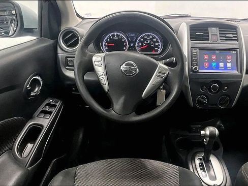 Used 2019 Nissan Versa SV image 5