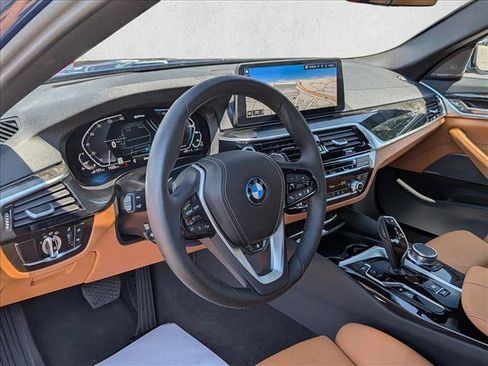 Used 2023 BMW 530e xDrive w/ Premium Package AWD/4WD image 10
