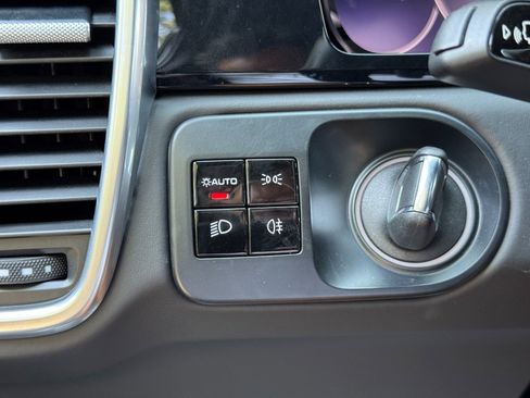 Used 2021 Porsche Cayenne Turbo S image 21