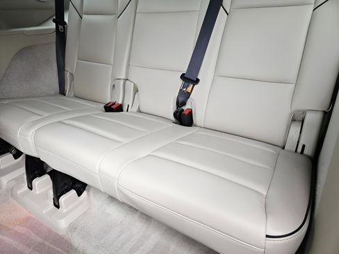 Used 2022 Cadillac Escalade Premium Luxury RWD image 23