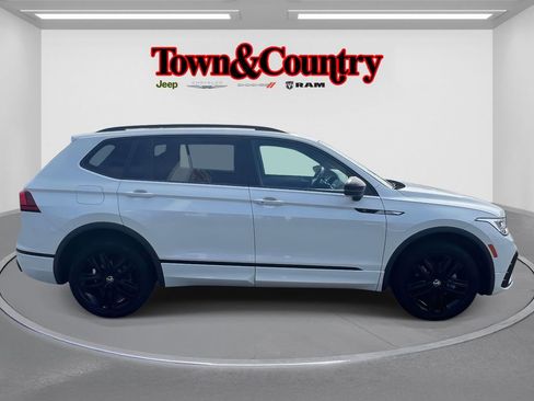 Used 2022 Volkswagen Tiguan SE R-Line image 4