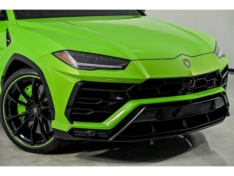 Used 2021 Lamborghini Urus AWD/4WD image 2