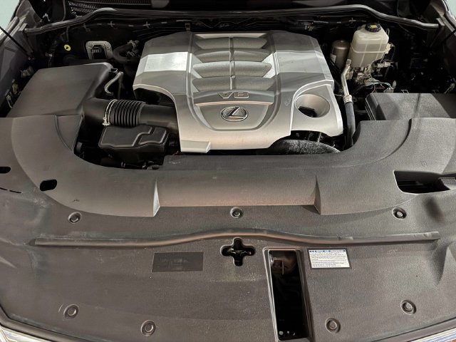 Used 2019 Lexus LX 570 4WD w/ Luxury Package image 34