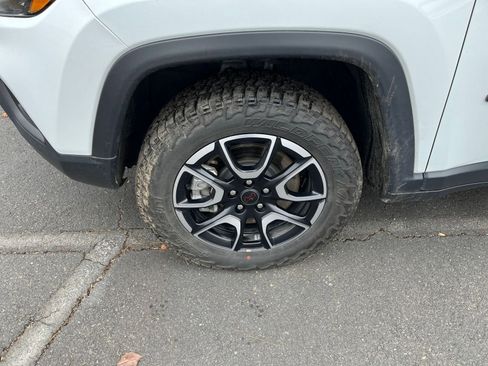 Used 2025 Jeep Compass Trailhawk image 28