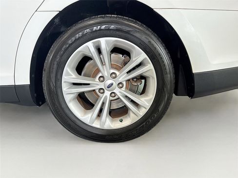 Used 2017 Ford Taurus SEL FWD image 28