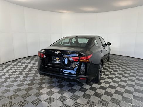 Used 2024 Nissan Altima 2.5 SV image 10