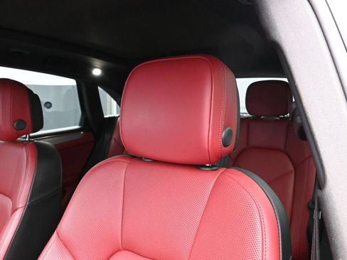 Used 2024 Porsche Macan AWD/4WD image 16