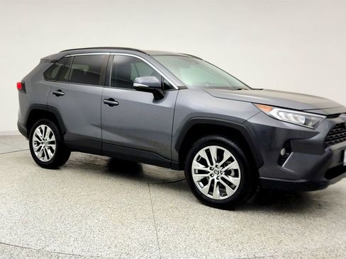 Used 2021 Toyota RAV4 XLE Premium image 3