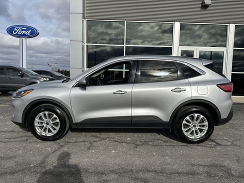 Used 2020 Ford Escape SE image 11