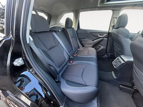 Used 2022 Subaru Forester Premium image 11