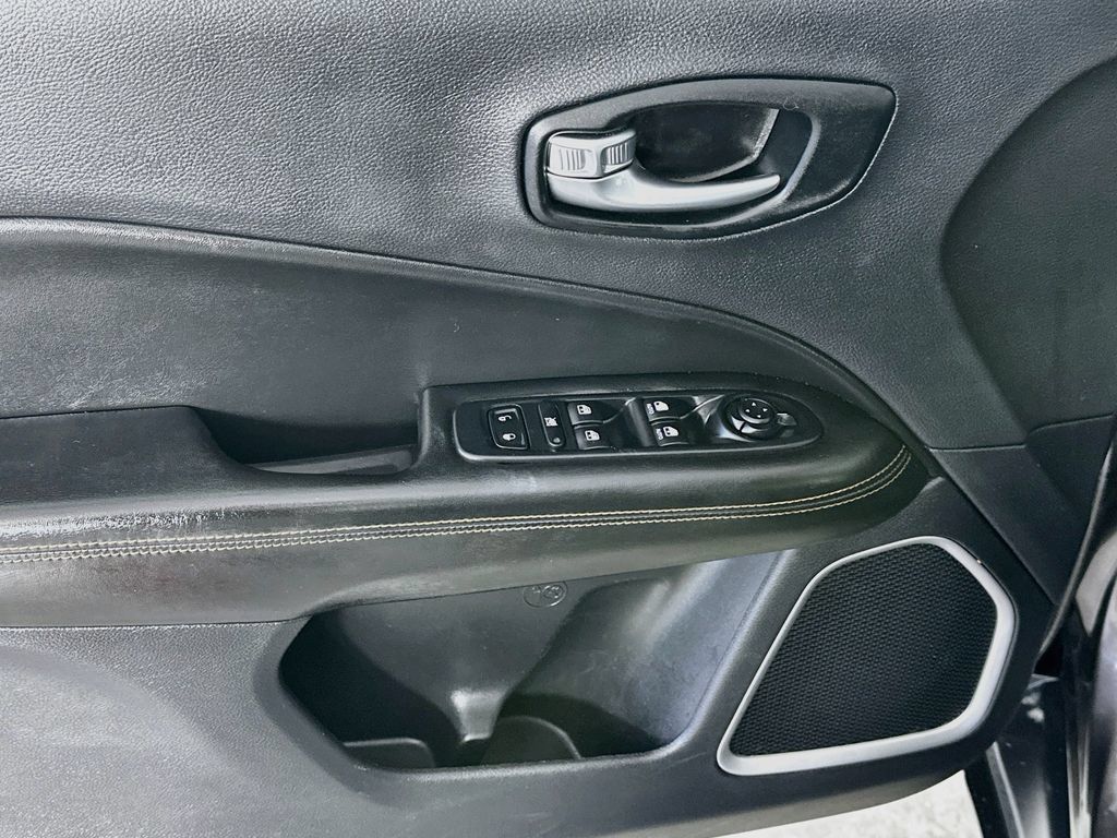 Used 2021 Jeep Compass Limited FWD image 22